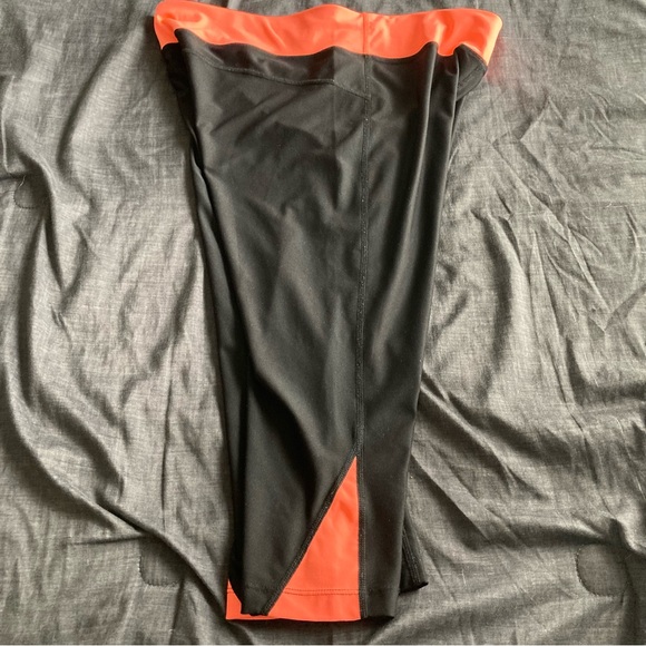 Xersion Women’s Fitted Capri Leggings Size Large - Picture 3 of 7